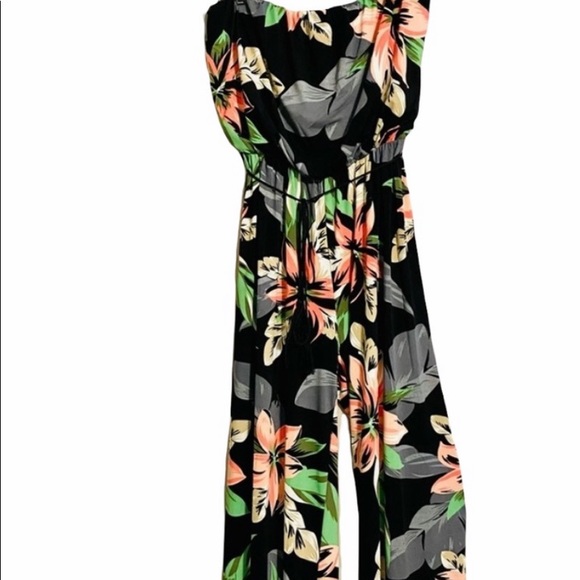 Black tropical strapless jumpsuit. NY&Co. NWT - Picture 2 of 7